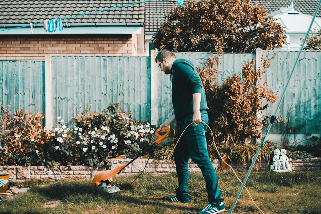 Tuin zomerklaar maken maaien gras